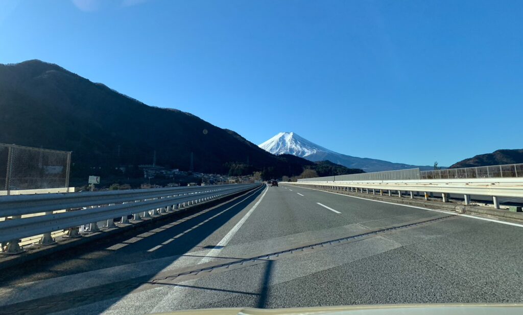 道中の車の中から