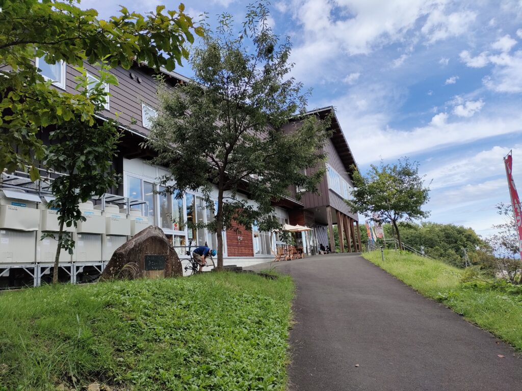 オーエンス泉岳自然ふれあい館の建物